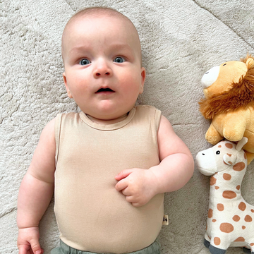 Almond Bambusz Ujjatlan Baba Body - LiaaBebe